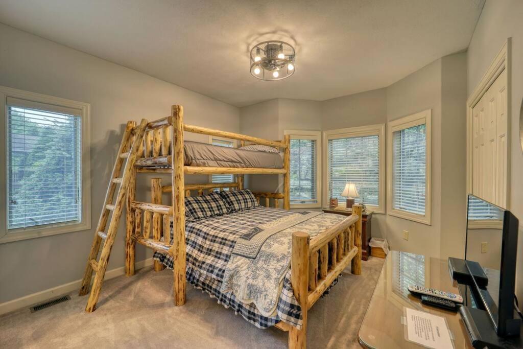 Bucket List Views Sugar Mountain Private Condo - 2Bed, 2Bath, Sleeps 6, Panoramic Views Of Mountains From Large Deck, Short Drive To Shopping, Restaurants, Cafes & Banner Elk Town ภายนอก รูปภาพ